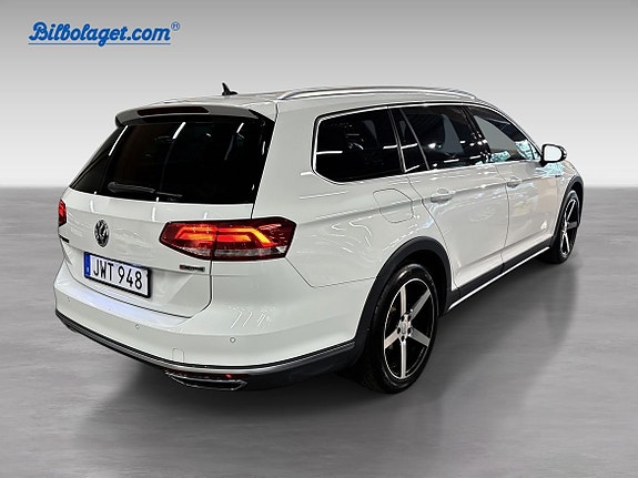 Volkswagen Passat Alltrack 3 of 11