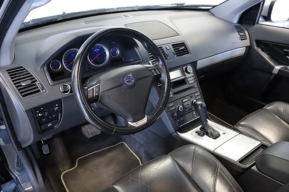 Volvo XC90 10 of 18