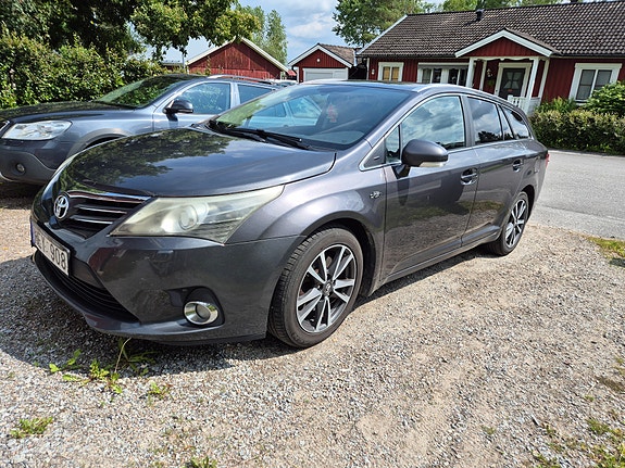 Toyota Avensis 2 of 7