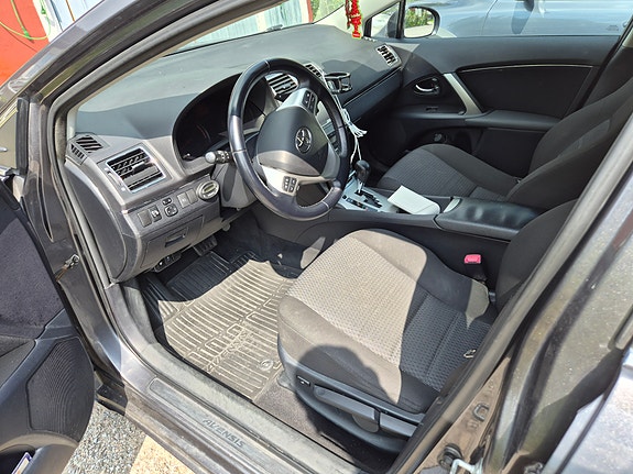 Toyota Avensis 6 of 7
