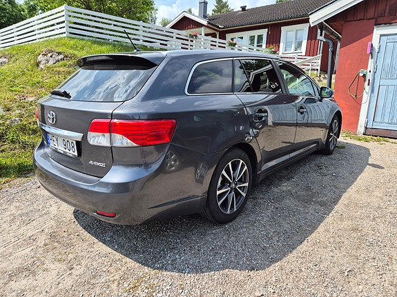 Toyota Avensis 4 of 7