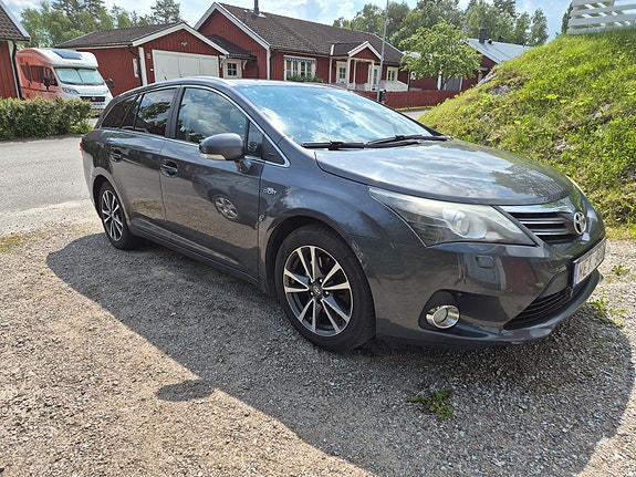Toyota Avensis 3 of 7