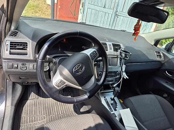 Toyota Avensis 7 of 7