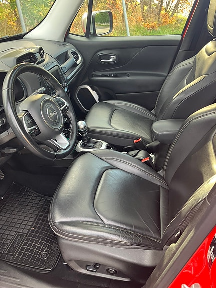 Jeep Renegade 5 of 14