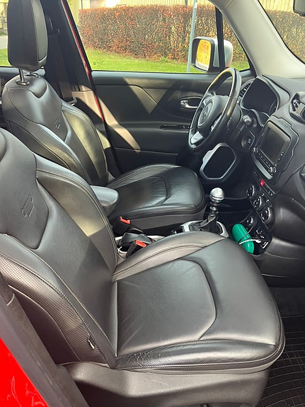 Jeep Renegade 6 of 14
