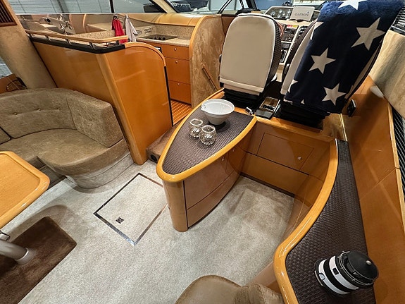 Fairline Phantom 50, 2002 8 of 12