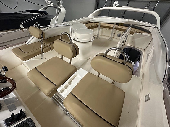 Fairline Phantom 50, 2002 3 of 12