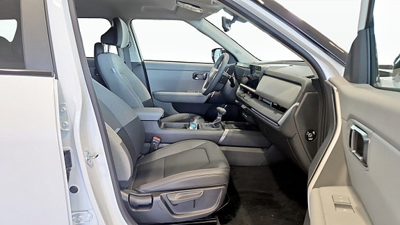Kia Seltos 8 of 12