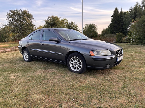 Volvo S60 2 of 4