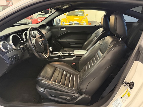 Ford Mustang 26 of 30
