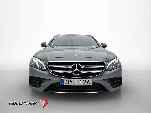 Mercedes-Benz E220 2 of 26