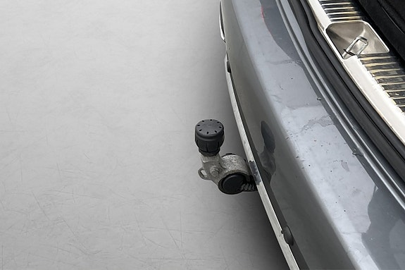 Mercedes-Benz E220 8 of 26