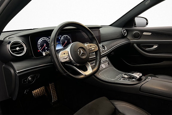 Mercedes-Benz E220 10 of 26