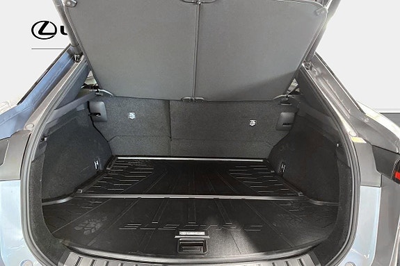 Lexus RZ350e 6 of 10