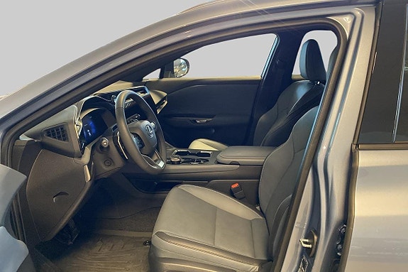 Lexus RZ350e 7 of 10
