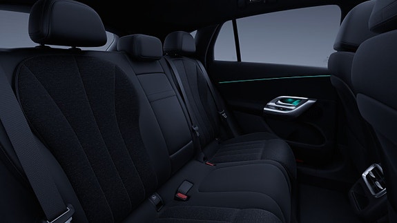 Mercedes-Benz GLC300 14 of 16