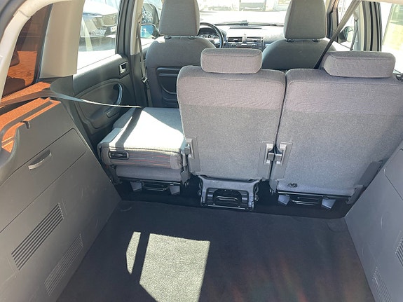 Ford C-Max 14 of 25