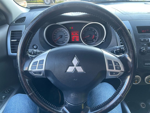 Mitsubishi Outlander 13 of 16