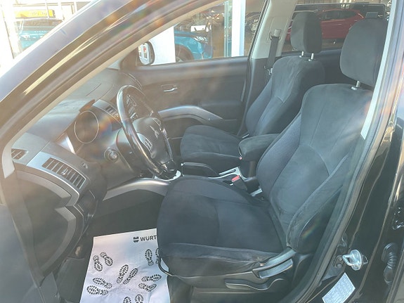 Mitsubishi Outlander 9 of 16