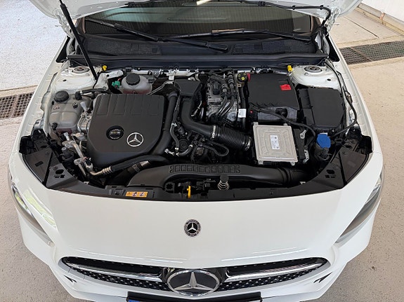 Mercedes-Benz A250 e 6 of 17
