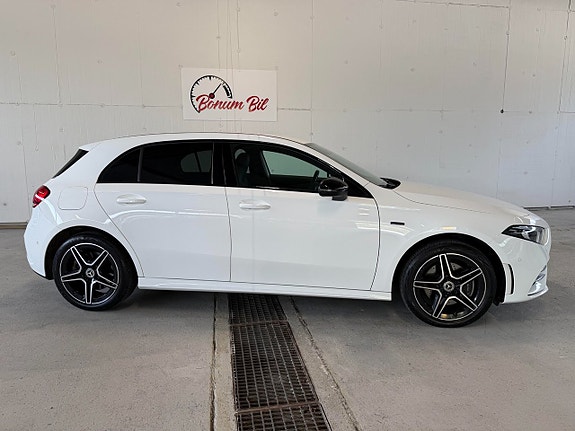 Mercedes-Benz A250 e 5 of 17