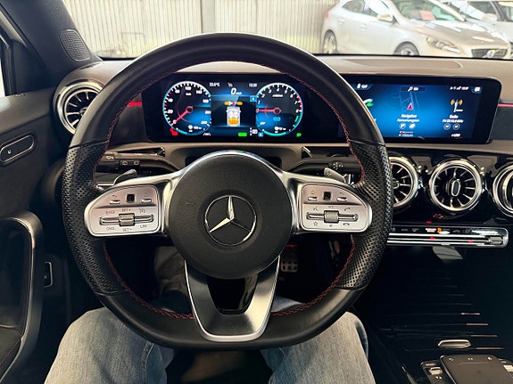 Mercedes-Benz A250 e 16 of 17