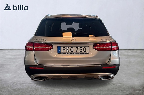 Mercedes-Benz E220 5 of 26