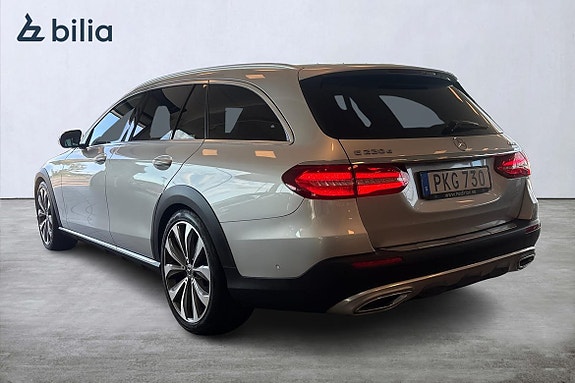 Mercedes-Benz E220 2 of 26