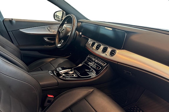 Mercedes-Benz E220 7 of 26