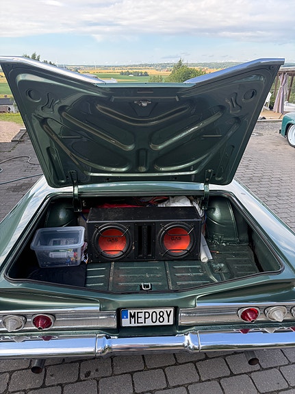 Chevrolet Impala 4 of 13