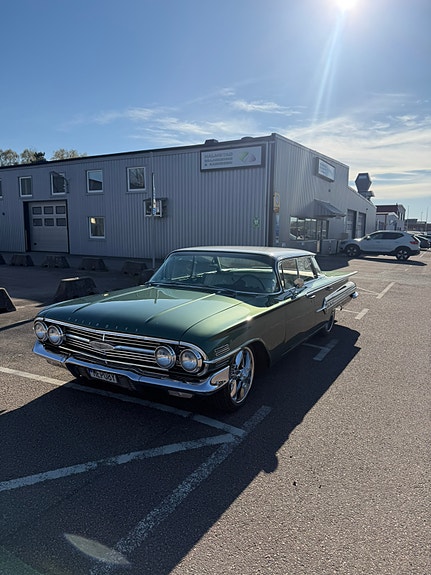 Chevrolet Impala 12 of 13