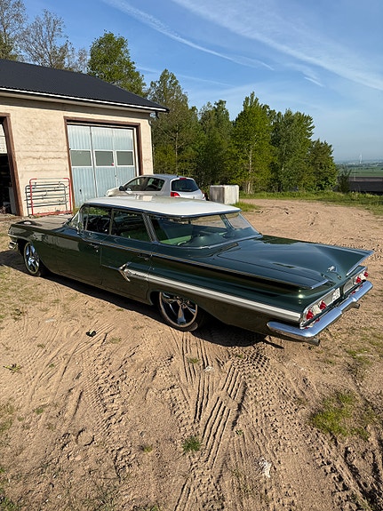Chevrolet Impala 10 of 13