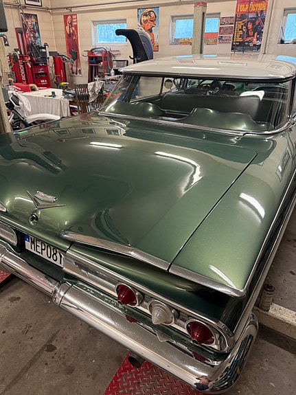 Chevrolet Impala 9 of 13