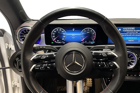 Mercedes-Benz CLA200 12 of 24