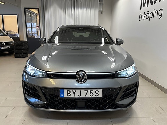 Volkswagen Passat 4 of 16