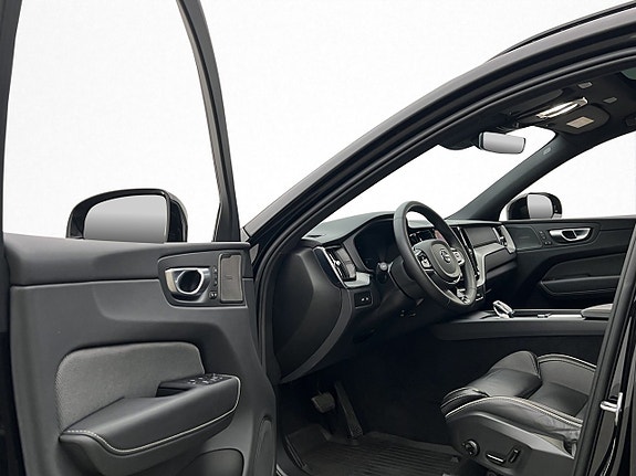 Volvo XC60 11 of 30