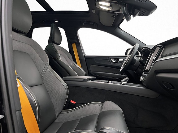 Volvo XC60 14 of 30