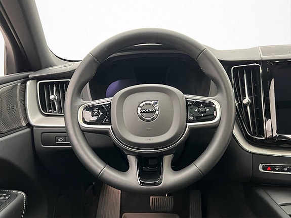 Volvo XC60 25 of 30