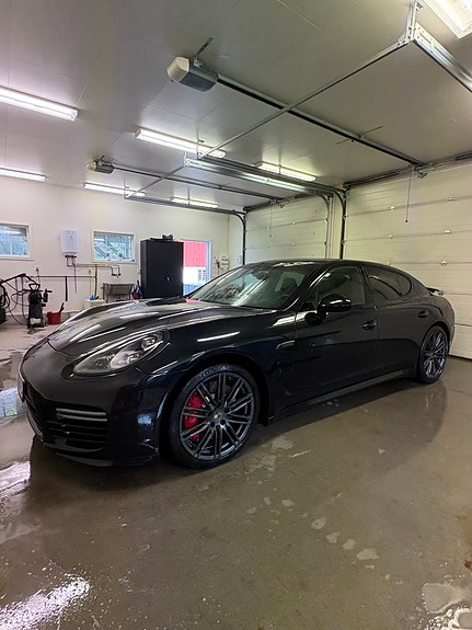 Porsche Panamera GTS 3 of 11