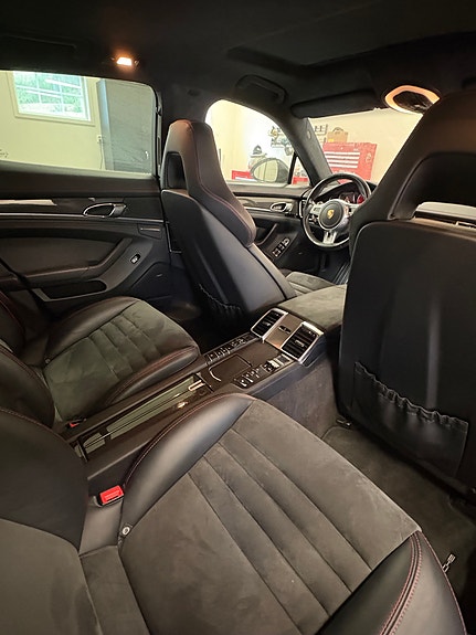 Porsche Panamera GTS 10 of 11