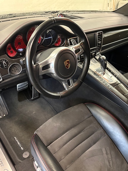 Porsche Panamera GTS 6 of 11