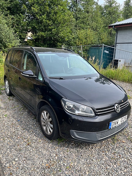 Volkswagen Touran 2 of 10