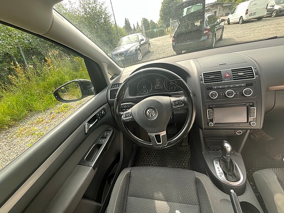 Volkswagen Touran 4 of 10