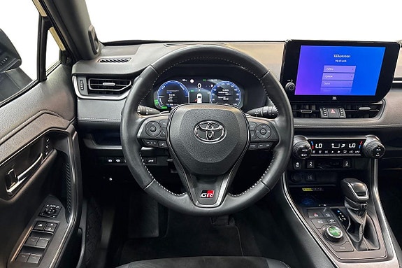 Toyota RAV4 Plug-in Hybrid 12 of 22