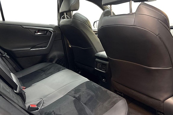 Toyota RAV4 Plug-in Hybrid 10 of 22