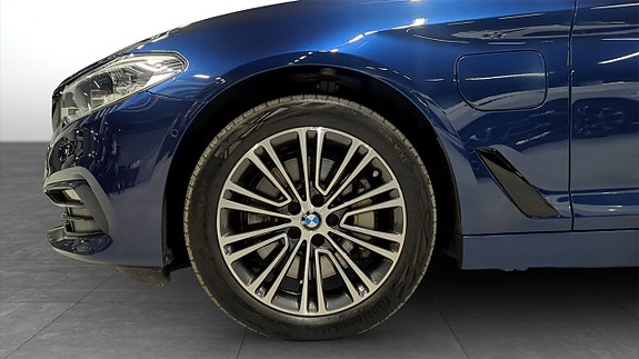 BMW 530e 9 of 12
