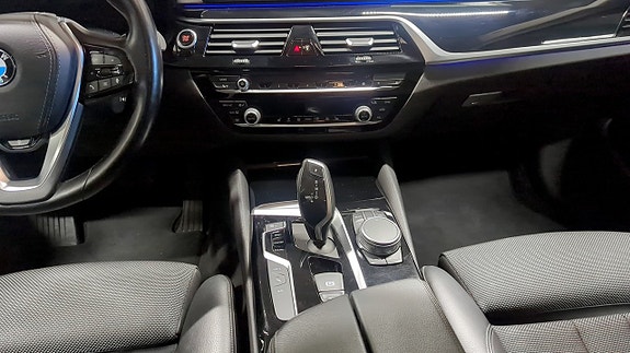 BMW 530e 12 of 12