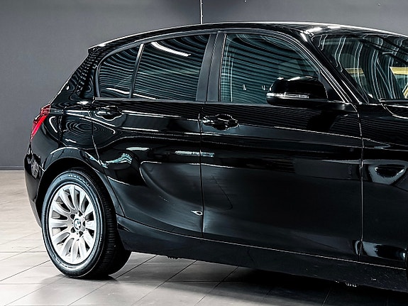 BMW 120d 4 of 17