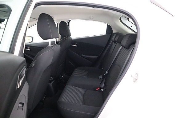 Mazda 2 11 of 17