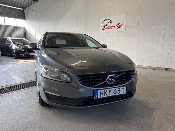 Volvo V60 2 of 21